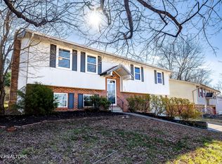 2018 Swarthmore Ln, Maryville, TN 37804