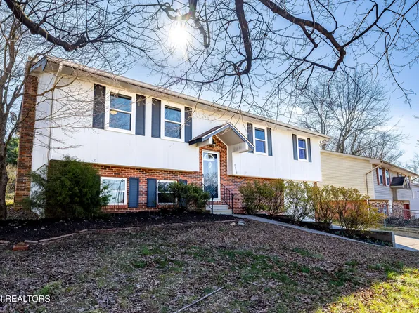 2018 Swarthmore Ln, Maryville, TN 37804