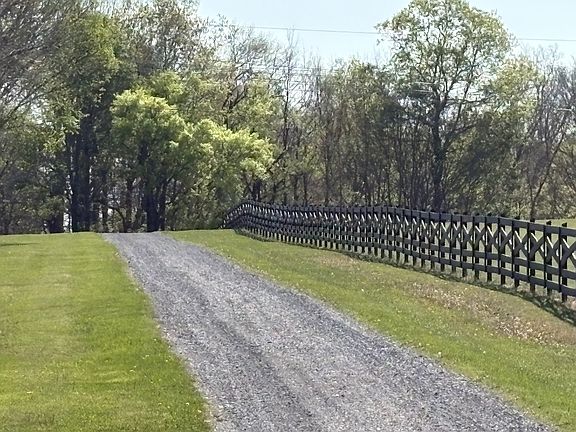 3rd image of 2049 Liebengood Rd