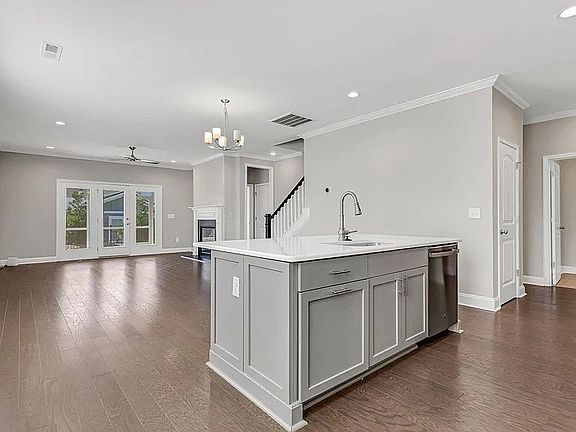 3rd image of 22 Hasbrook Ln