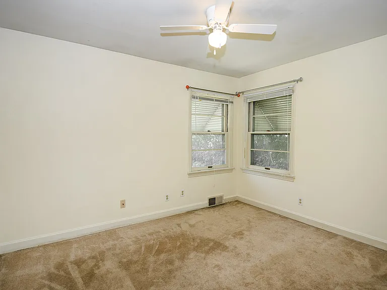 2709 Goldsmith Ln — Photo 12