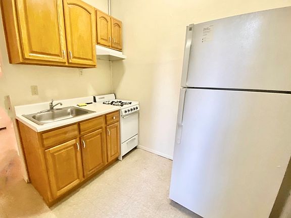 4th image of 25-42 43rd St #1