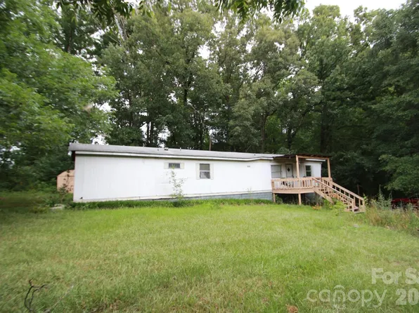 1328 Woodridge Dr, Clover, SC 29710