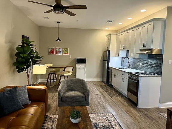 4th image of 622 Wabash Ave #402