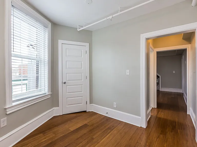 Charming Renovated Apartments in the Heart of Ardmore — Photo 24