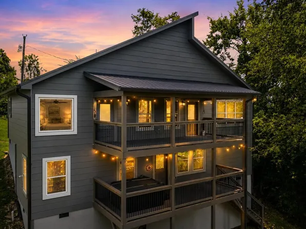 353 Oak Lake Dr, Sevierville, TN 37876