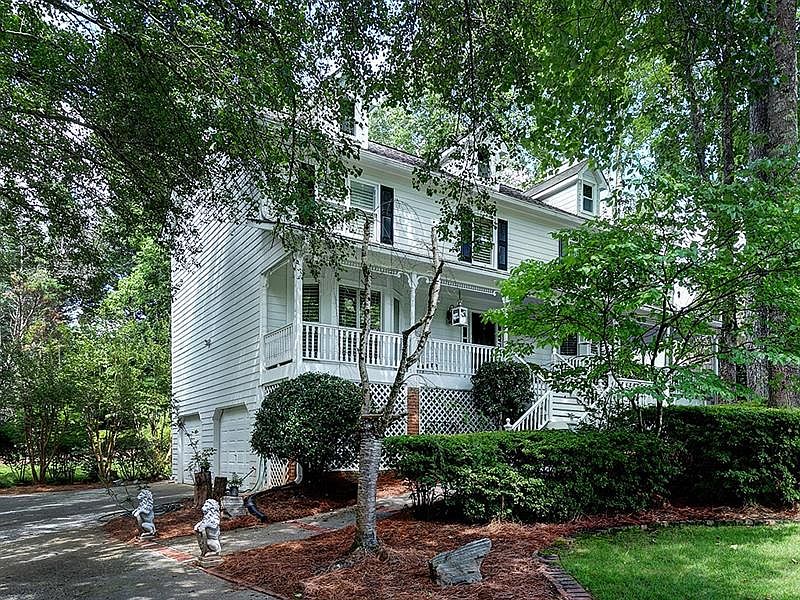 1st image of 2596 Oak Village Pl NE