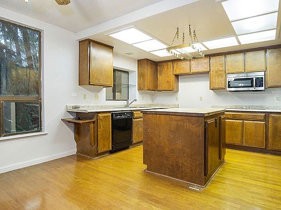 2nd image of 15965 Gibboney Ln