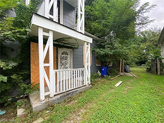 4th image of 3661 E 59th St