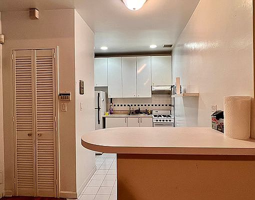 4th image of 54 W 70th St APT A