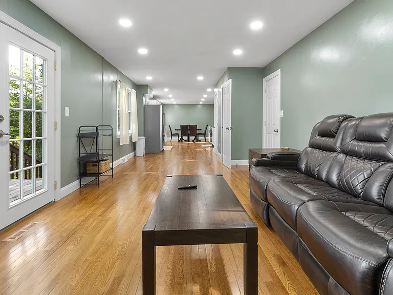 33 Concord Dr — Photo 4
