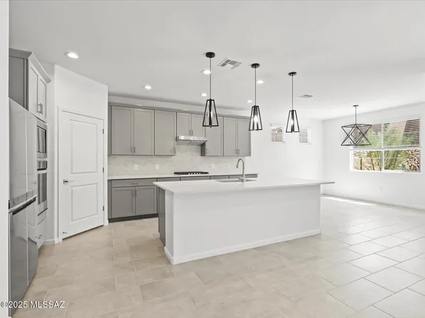240 N Sunny Cove Pl, Tucson, AZ 85748