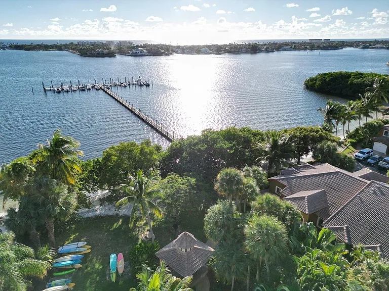 Manatee Bay Apartments — Photo 21