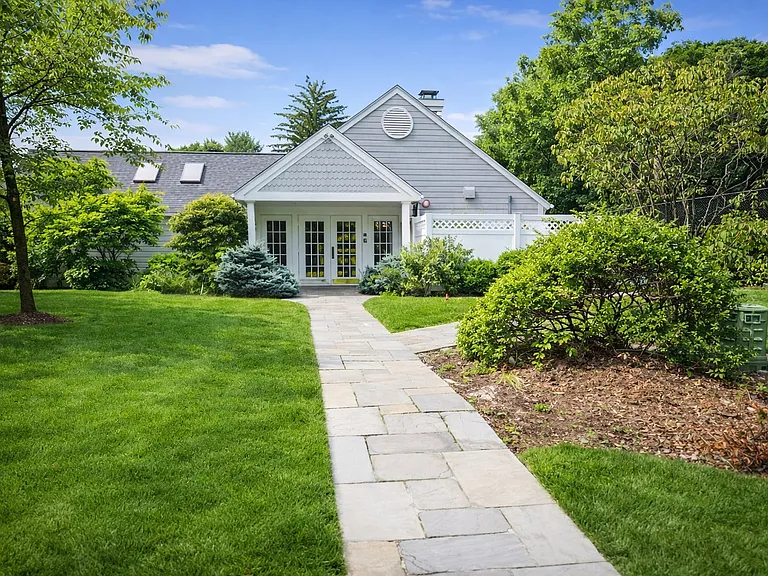 42 Clarewood Dr — Photo 26