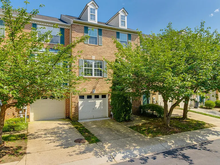 733 Mashie Ct — Photo 1