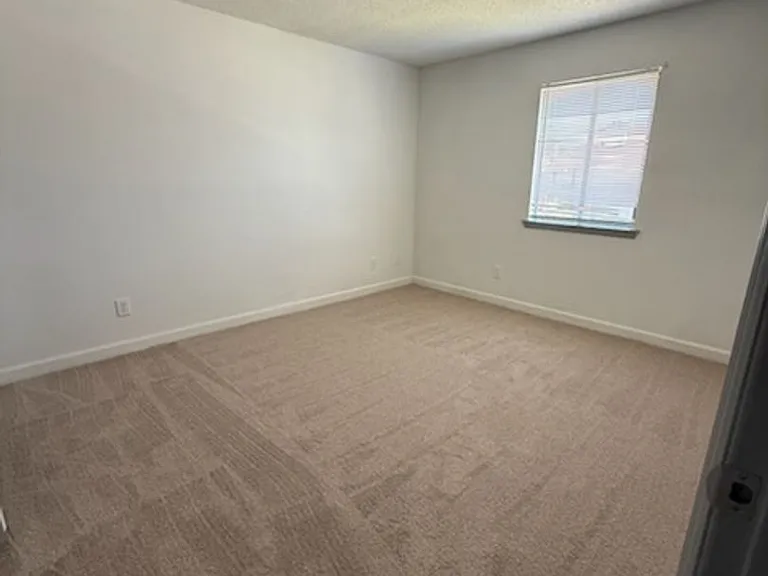 Stonehenge Apartments — Photo 13