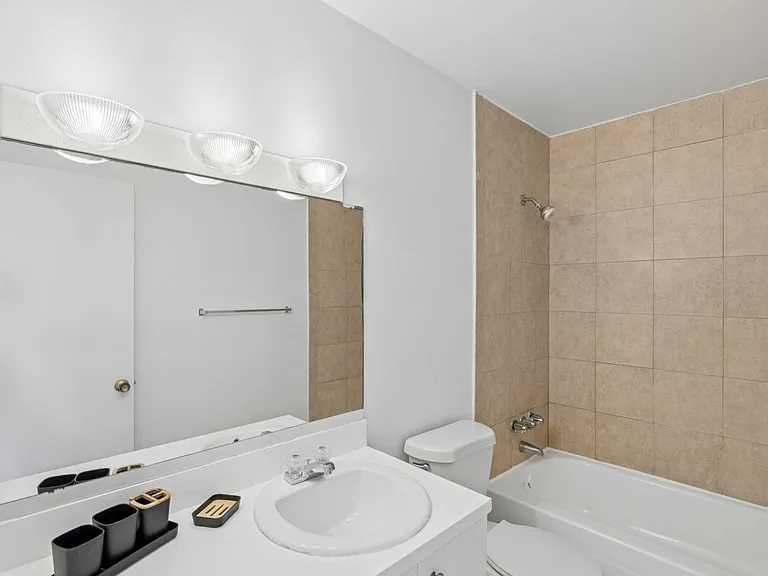 Elevate your lifestyle at Clear Lake Palms Apartments with this beautifully designed bathroom featuring modern fixtures and ample space. Transform your daily routine in a refreshing environment that combines comfort and convenience. Schedule a tour today!