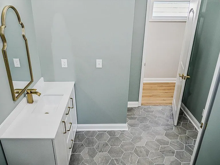 636 N Limestone — Photo 33