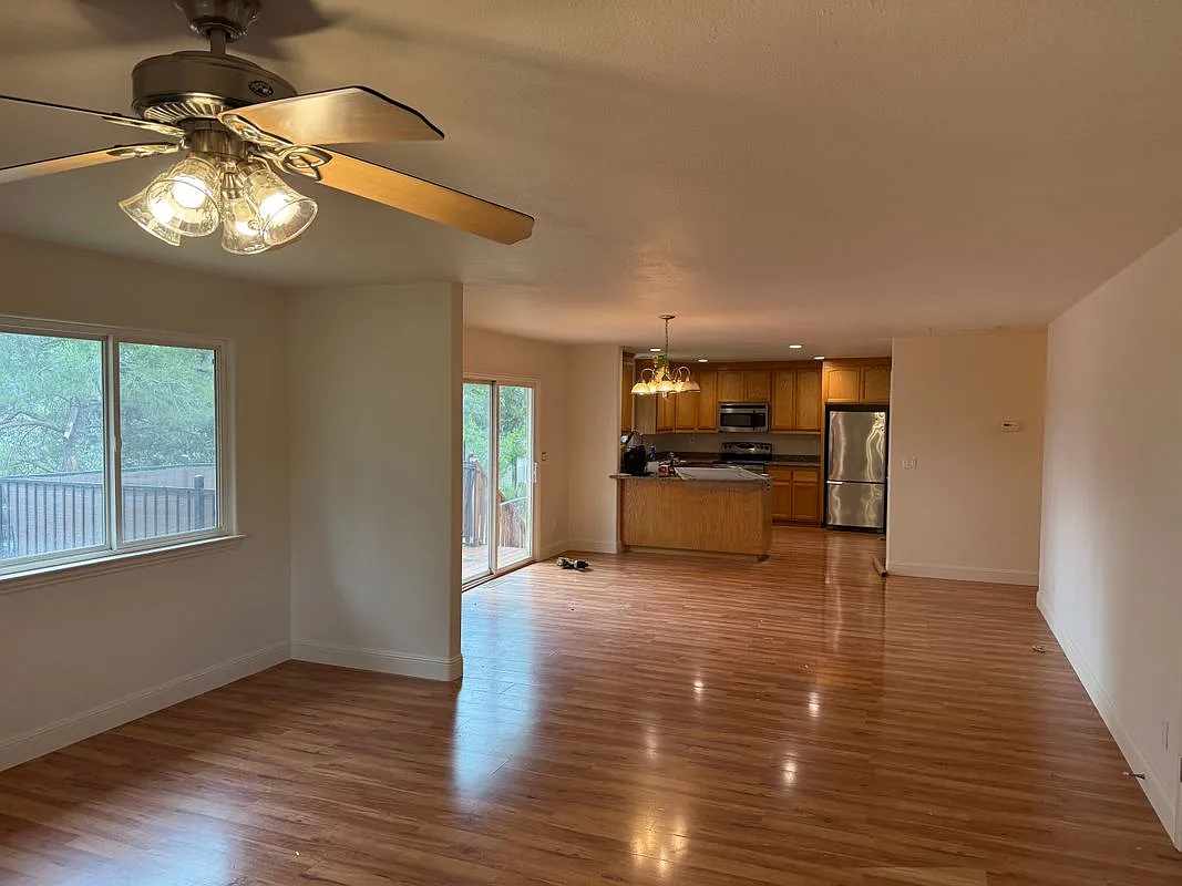 Building Photo - 16656 Pinecrest Ct