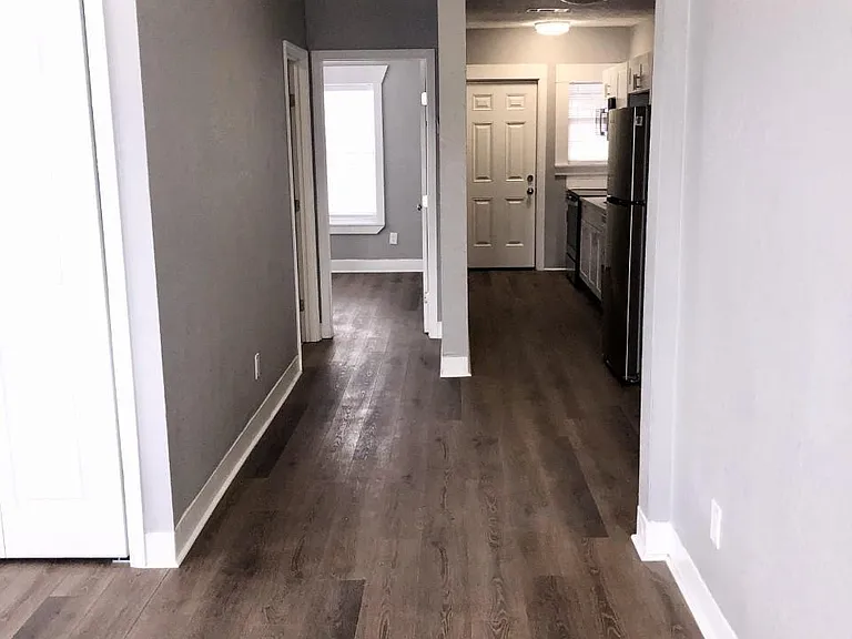 220 Milby St — Photo 3