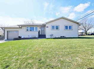 108 W Ridge St, Sutton, NE 68979