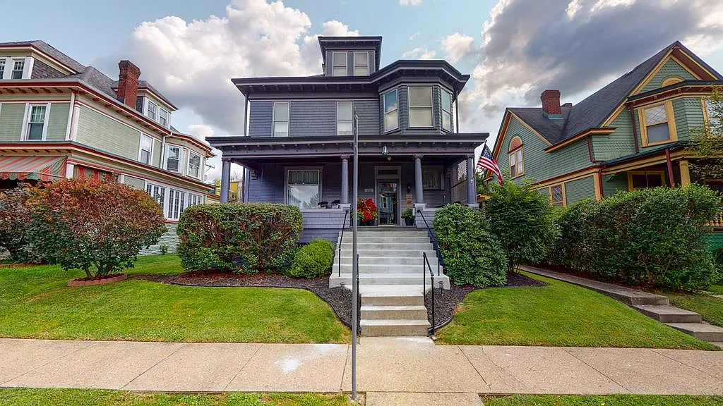 11 Maple Ave photo 1