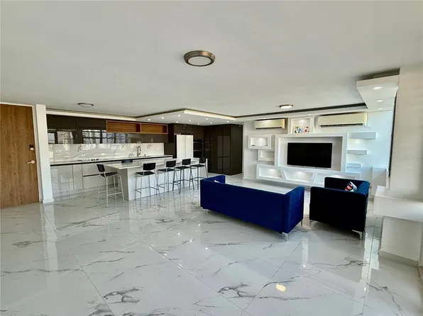 1 Rodriguez Ema St, Carolina, PR 00979