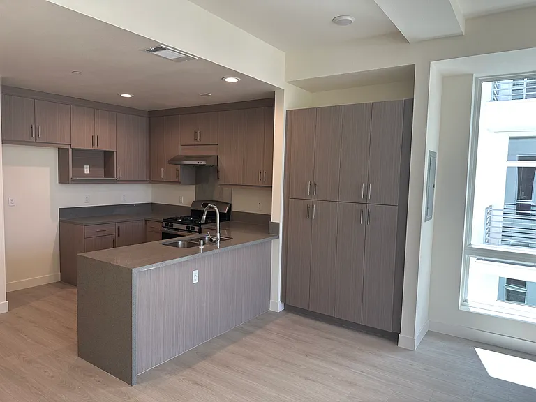 168 S Monterey St #422 — Photo 7