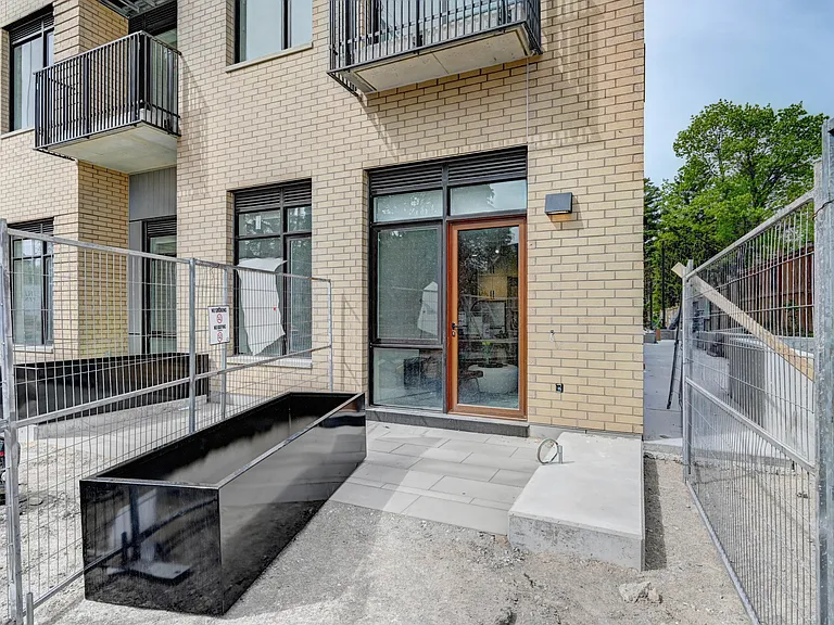 415 Duke St W — Photo 40