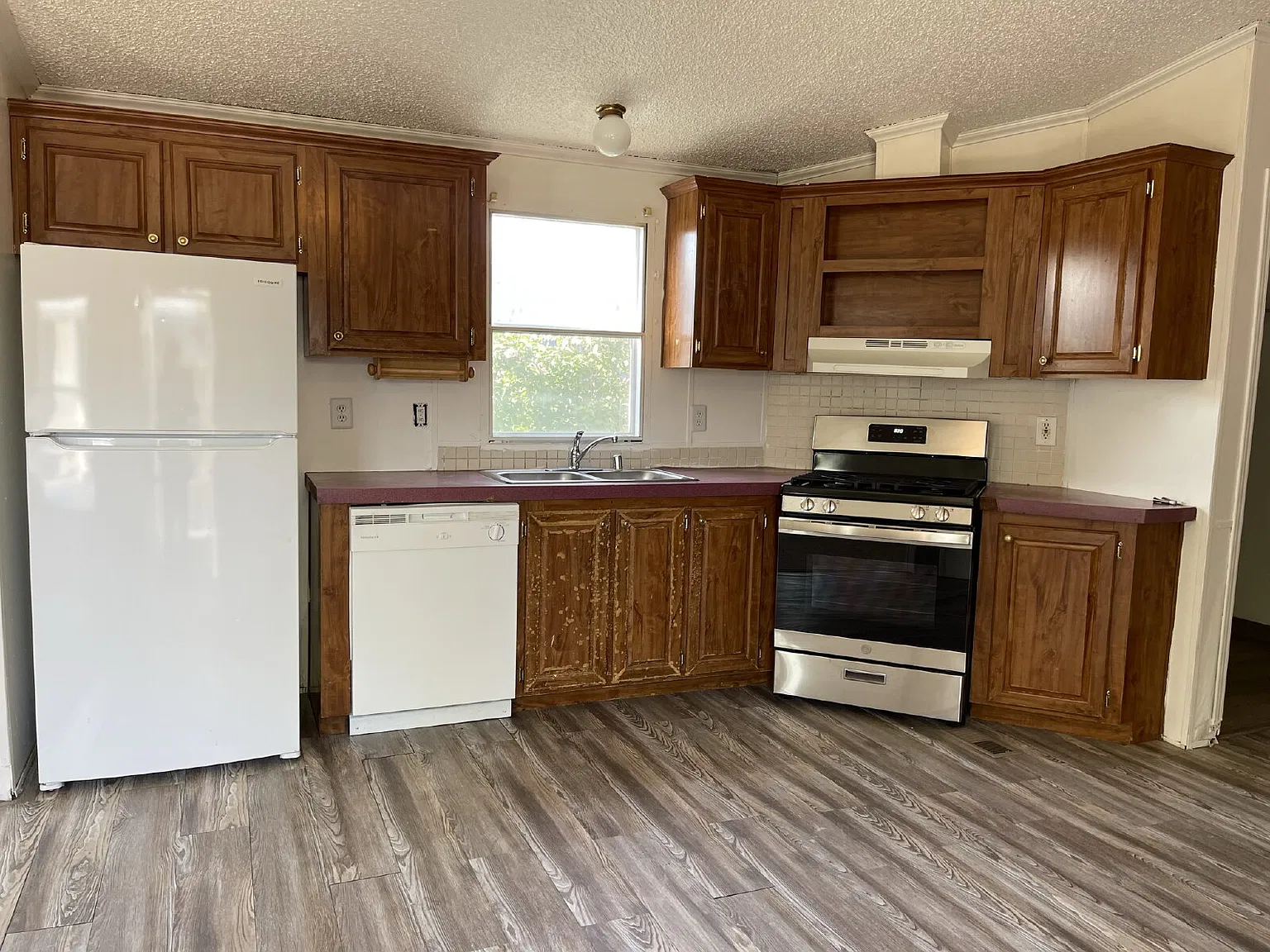 3 bed, 2.0 bath, 1216 sqft, $1,795 — Photo 1