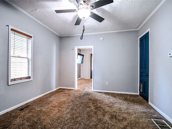 3rd image of 908 E Pearl St