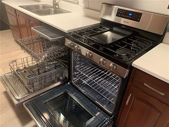 5th image of 6918 Greenwood St