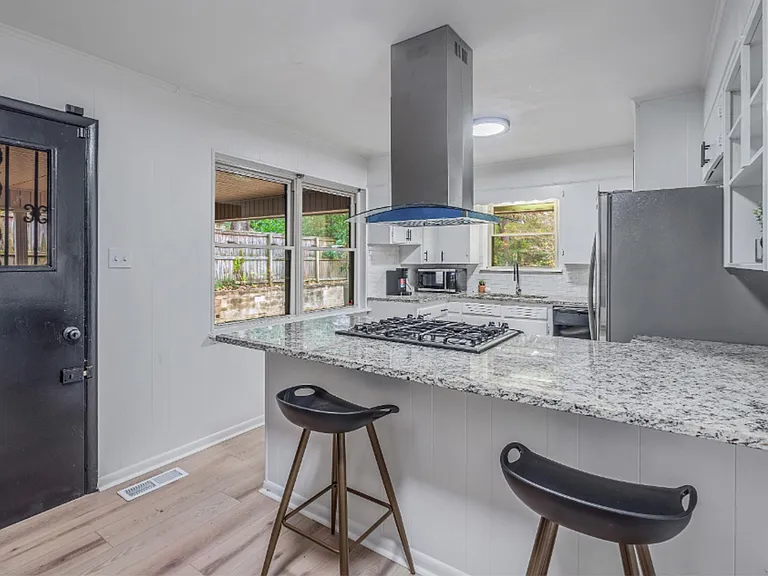 1112 N Hughes St — Photo 4