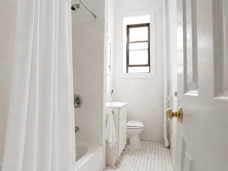 521 W 122nd St #4 — Photo 5