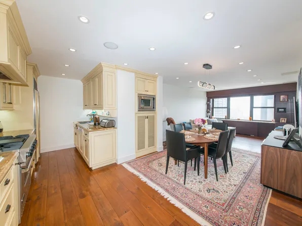 160 East 38th Street image 1 of 15