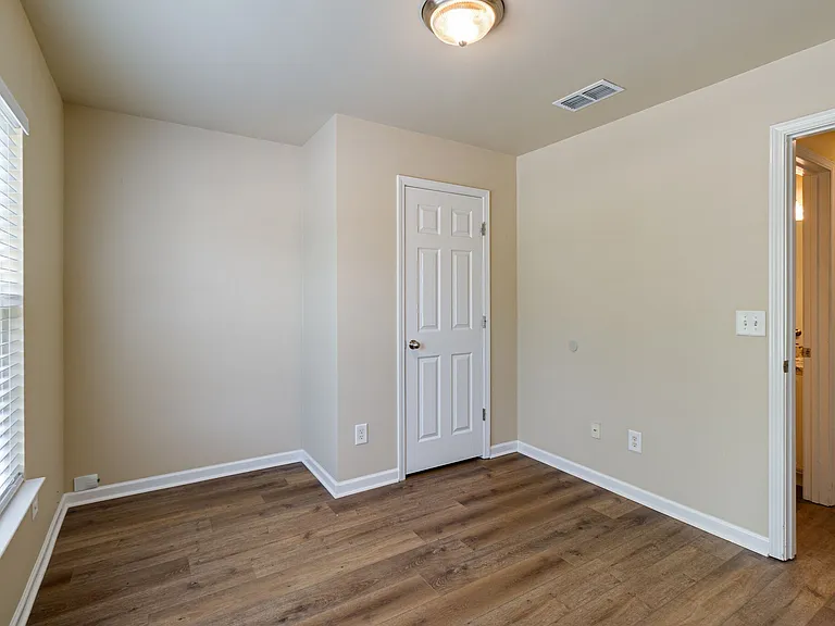 2057 Red Jacket Trce — Photo 17