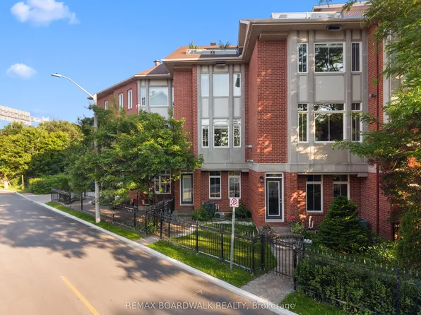 4 Harvey St, Ottawa, ON K1S 5S4
