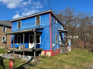 881 S Main St, Hollsopple, PA 15935