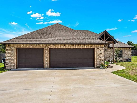 3rd image of 1022 Skyridge Dr