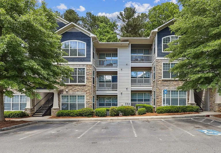 Anderson at Clairmont — Photo 17
