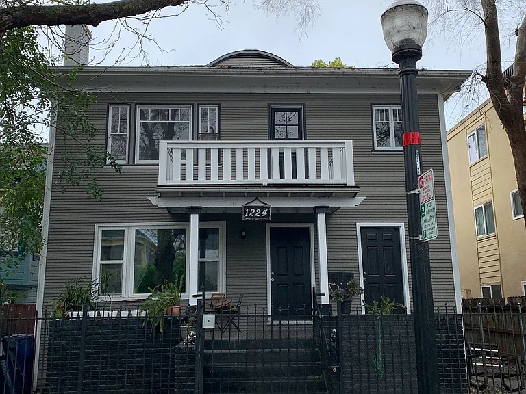 1224 E St #B — Photo 1