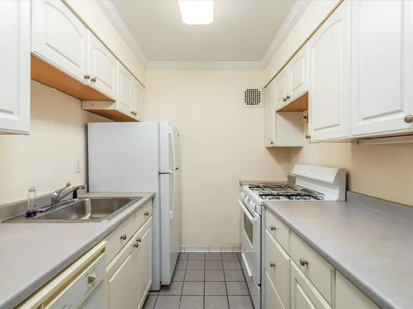 151-05 Cross Island Parkway image 9 of 18