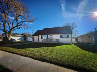 1211 E 33rd Dr, Kearney, NE 68847