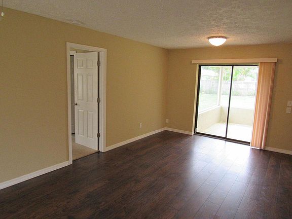 4th image of 1177 SE Airoso Blvd