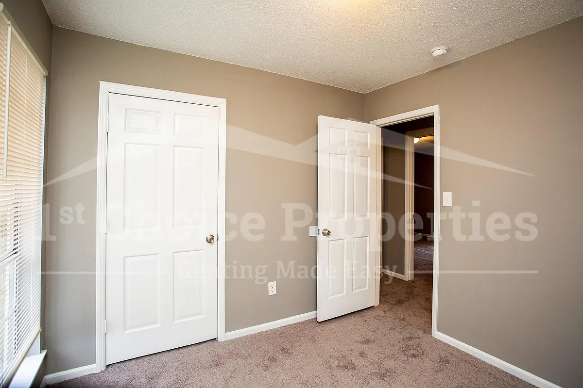 Building Photo - 1110 Croyden Cir