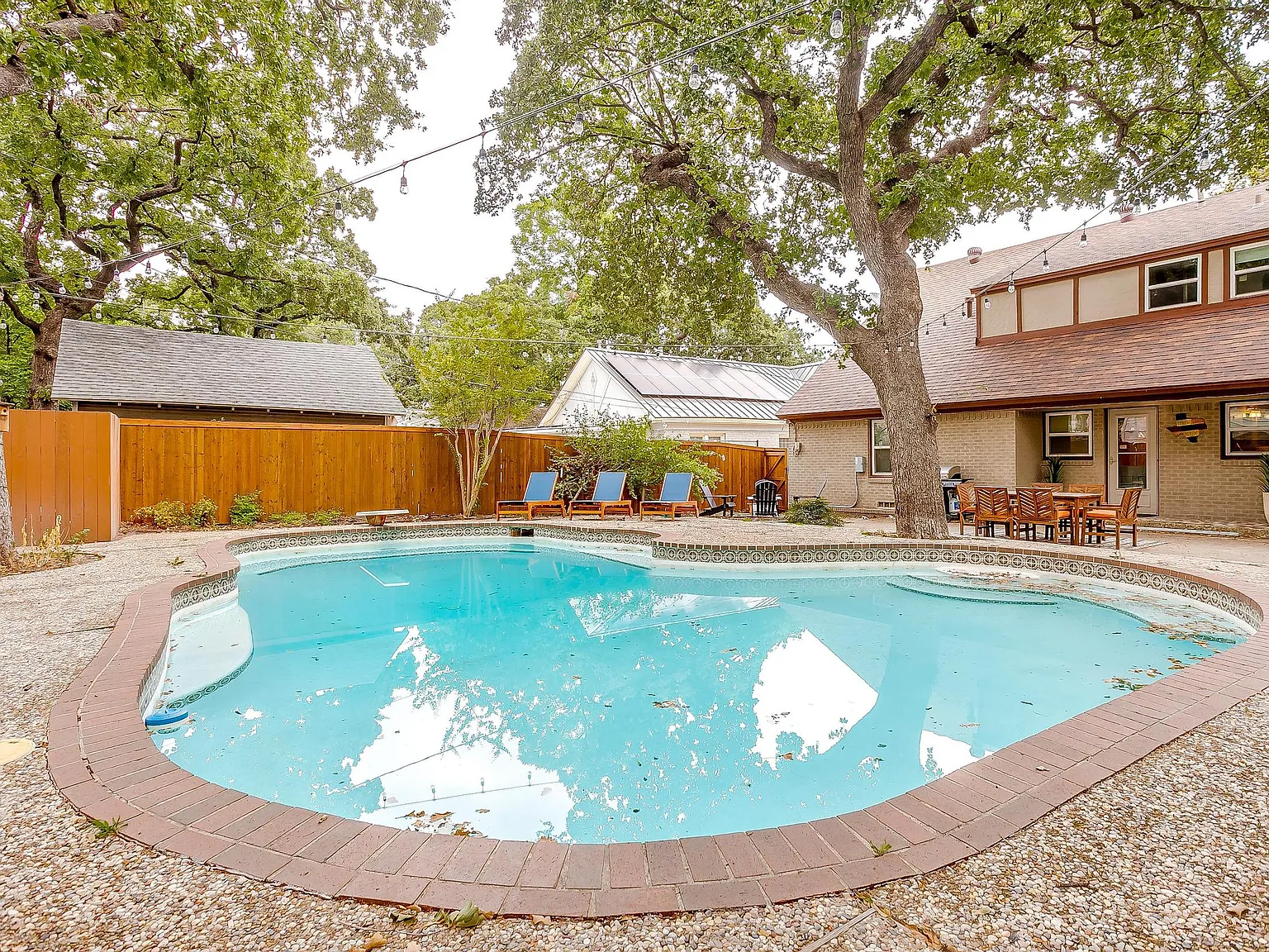 5 bed, 3200 sqft, $9,000 — Photo 2