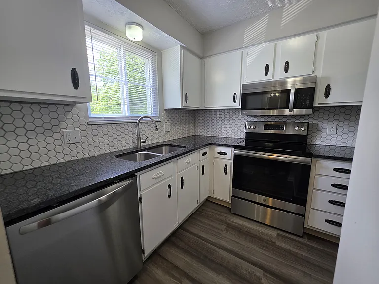 942 S Spring Rd — Photo 3
