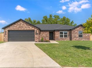 1000 Autumn Royal Ave, Lowell, AR 72745