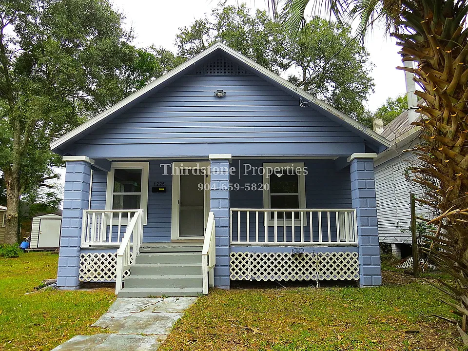 1225 E 14th St