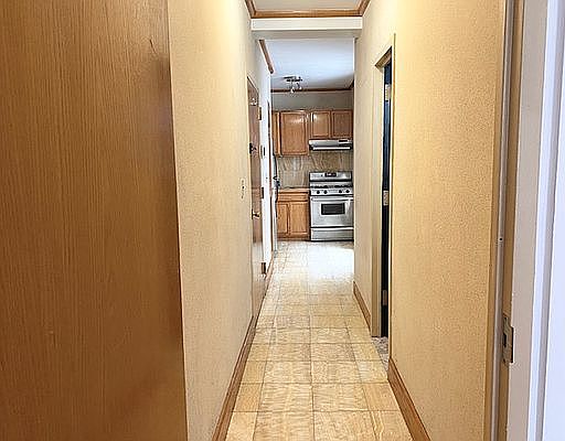 4th image of 824 Lincoln Pl #5